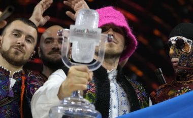 Kalush Orchestra shesin trofeun e Eurovisionit për afro 840 mijë euro – paratë shkojnë për ushtrinë e Ukrainës