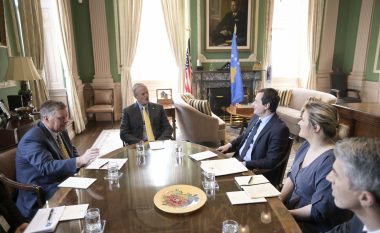 Kurti takon guvernatorin e Massachusetts, i bën thirrje për të investuar në Kosovë