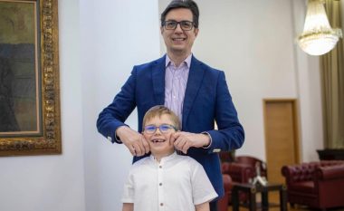 Gjeniu 7-vjeçar nga Tetova me inteligjencë të jashtëzakonshme takohet me presidentin Pendarovski