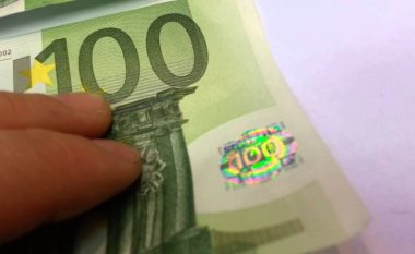 Punëtorët e sektorit privat gjatë javës do t’i marrin 100 eurot e ndara nga Qeveria