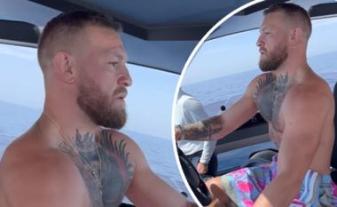 Conor McGregor vë në pah tatuazhet e shumta të trupit, gjatë lundrimit me jahtin e tij “Lambroghini” në vlerë 2.2 milionë euro