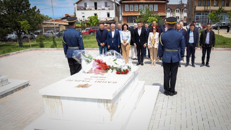 Krasniqi përkujton 24 vjetorin e rënies së heroit Bahri Fazliu