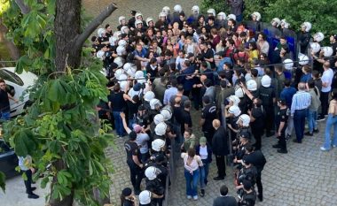 Policia ndërpret paradën e LGBTQ në një universitet në Turqi, arreston të gjithë pjesëmarrësit