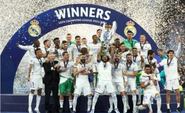 Momenti kur Real Madridi me kapitenin Marcelo ngrit lartë trofeun e Ligës së Kampionëve