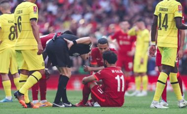 Salah shqetëson tifozët e Liverpoolit, lëshon fushën i lënduar në ndeshjen ndaj Chelseat