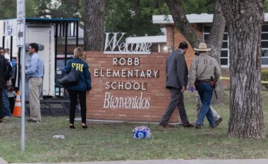 Sulmi që la disa të vdekur në Teksas: Një nxënës kujton se si i armatosuri hyri në klasë – mësuesja përshkruan ’35 minutat më të gjata të jetës së saj‘