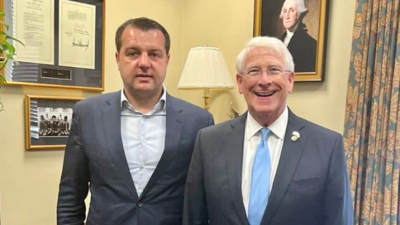 Afaristi Shkëlqim Devolli takon senatorin amerikan Roger Wicker, flasin për bashkëpunimin tregtar Kosovë-SHBA