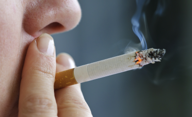 Kosovarët shpenzojnë miliona euro në vit për duhan – që nga janari vetëm 76 gjoba për pirje të cigares në ambientet e mbyllura