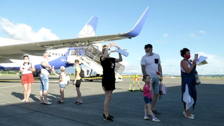 Shqipërinë e vizitojnë 35 mijë rusë, 110 mijë turistë vinin nga Ukraina – këtë vit do të mungojnë