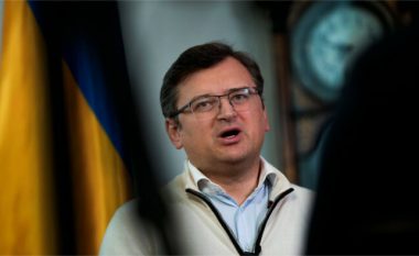 Kuleba i Ukrainës thotë se lufta do të dukej shumë ndryshe nëse ata do të merrnin ndihmë ushtarake “në kohën e duhur”