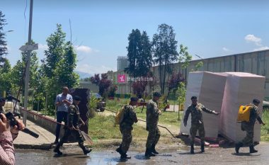 Zjarri në Tetovë, QMK: Ka mbi 80 ushtarë në terren