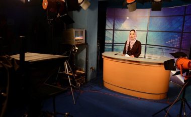 Talebanët urdhërojnë prezantueset televizive afgane t’i mbulojnë fytyrat