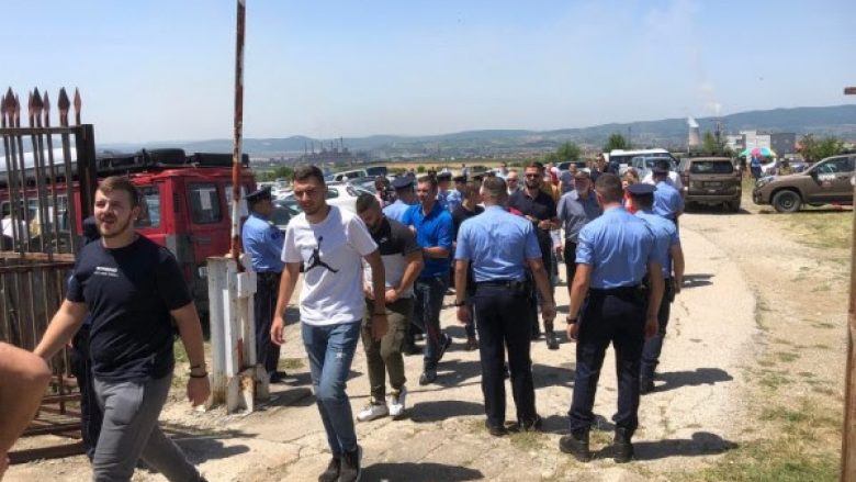 Serbët mblidhen në Gazimestan për festën e Vidovdanit – policia ruan rendin