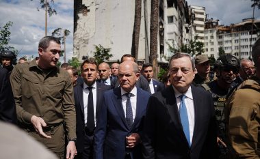 Macron akuzon Rusinë për krime lufte gjatë vizitës së tij në Irpin