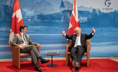 I kujt është më i madh? Trudeau dhe Johnson krahasojnë aeroplanët – kryeministri britanik pranoi se fluturakja e tij është “modeste”