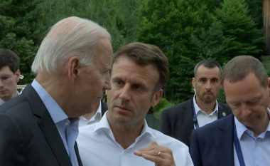 Momenti kur Macron e ndërpret Bidenin në Samitin e G7-ës, për ta informuar se sauditët janë në limitin e kapaciteteve prodhuese të naftës