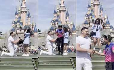 U gjunjëzua para partneres për t’i propozuar, punonjësi i Disneyland në Paris ia “rrëmben” unazën të riut – kritikohet veprimi i tij