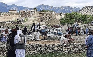 Numri i viktimave nga tërmeti në Afganistan shkon në 920 – raportohet se qindra të tjerë kanë pësuar lëndime
