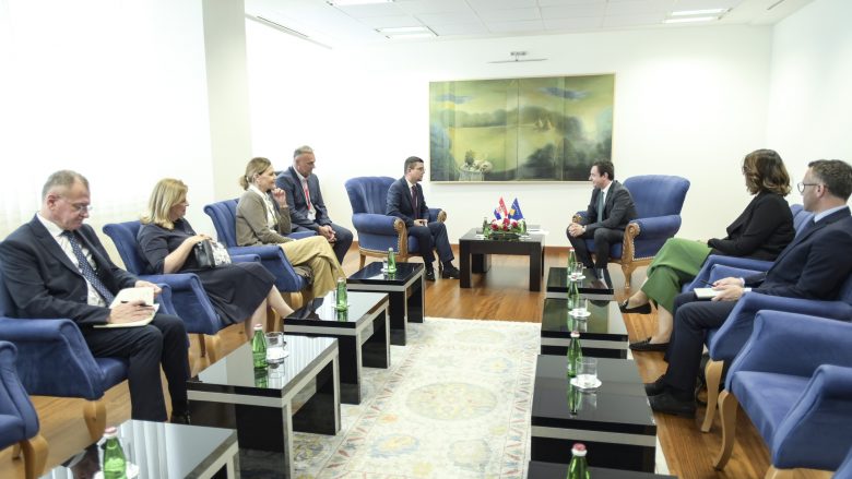 Kurti kërkon përkrahjen e Kroacisë për anëtarësimin e Kosovës në KiE dhe në Partneritetin për Paqe të NATO-s