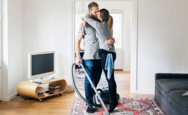 Formulën për shtëpi të pastër dhe njëkohësisht kohë të lirë për partnerin jau mundëson vetëm kjo pajisje!
