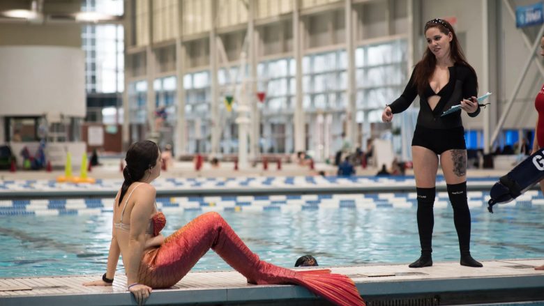 Disiplina e re sportive “Mermaiding” – si të notosh si një sirenë