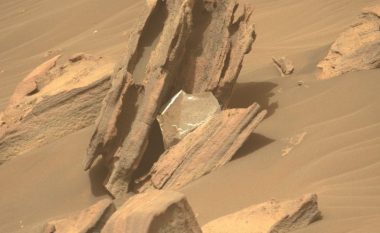 NASA hasi në një objekt të çuditshëm në Mars – por më vonë u kuptua se ishte një mbeturinë