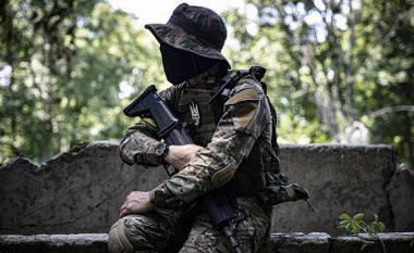 “Një e shtënë në zonën e organit gjenital, 100% e garantuar”: Luftëtari i forcave speciale elitare 'Shaman' të Ukrainës zbulon taktikat që përdorin për të neutralizuar rusët