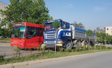 Aksident mes një autobusi urban dhe kamioni në Prishtinë