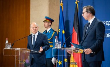 Politico shkruan për përplasjen mes kancelarit gjerman dhe presidentit serb rreth njohjes së Kosovës dhe sanksioneve ndaj Rusisë