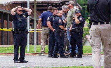 Përpiqet të hyjë me dhunë në shkollën fillore, vritet një person në Alabama