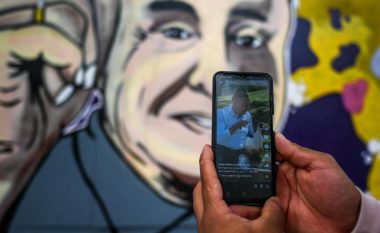 Kush është ‘Plaku i TikTok-ut’ i Kolumbisë që mund të bëhet president?