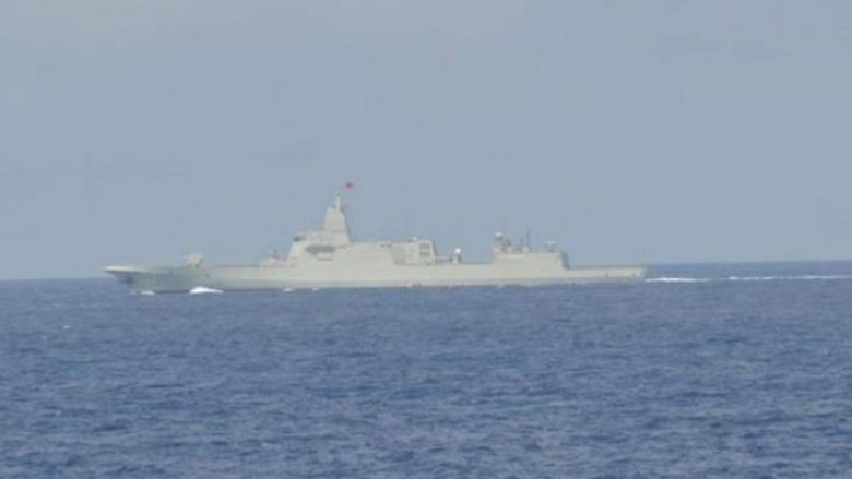 Japonia “ndjek me vëmendje” lëvizjet e tetë anijeve luftarake ruse dhe kineze pranë territorit të saj
