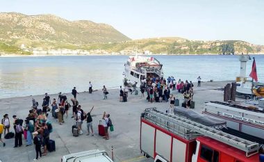 1,200 britanikë mbërrijnë në Shqipëri përmes portit të Himarës, Rama: Presim edhe 5,000 turistë të tjerë