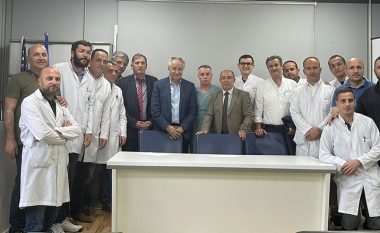 Ministri Latifi në Klinikën e Kirurgjisë, përgëzon kirurgët dhe infermierët për punën e tyre