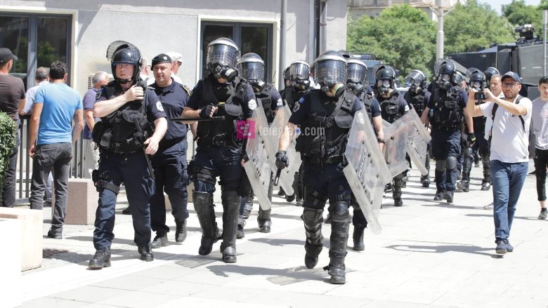 Policia deklarohet për protestën e veteranëve: Ne nuk përdorëm gaz lotsjellës – janë lënduar dy policë dhe një qytetar