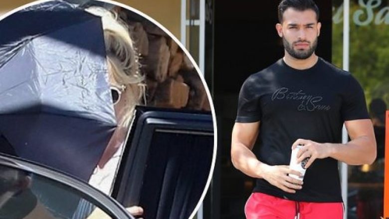 Britney Spears dhe Sam Asghari shihen për herë të parë në publik si çift i martuar një ditë pas dasmës