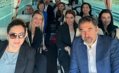 Ministrat shqiptarë udhëtojnë me autobus drejt Kosovës