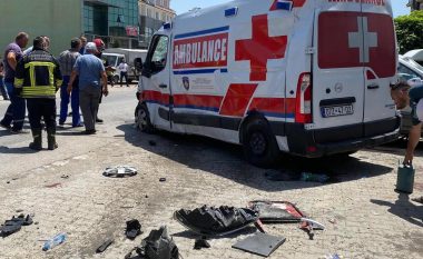 Autoambulanca aksidentohet me veturën në Gjakovë - gjashtë të lënduar, prej tyre dy pacientë