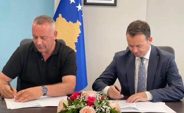 Ramosaj e Peci nënshkruajnë marrëveshje në vlerë rreth 350 mijë euro për sektorin e ujitjes në Deçan