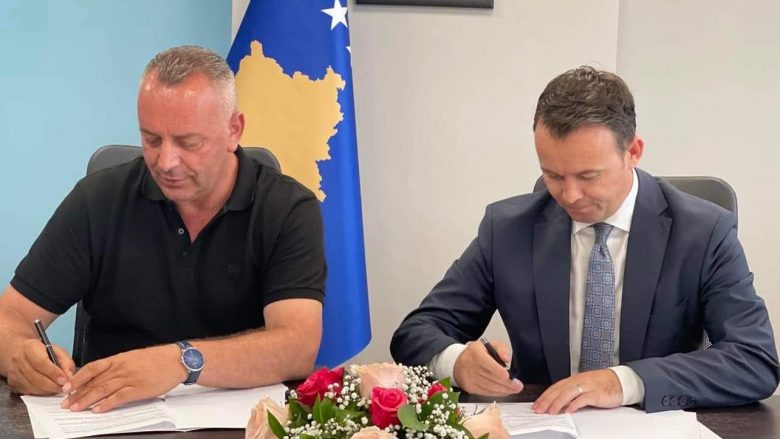 Ramosaj e Peci nënshkruajnë marrëveshje në vlerë rreth 350 mijë euro për sektorin e ujitjes në Deçan