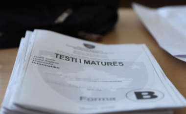 Mbi 100 maturantë përjashtohen nga testi për shkak të kopjimit