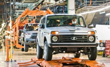 Ditë të rënda për auto industrinë ruse, autoritetet lejojnë prodhimin e veturave pa kurrfarë kriteri  
