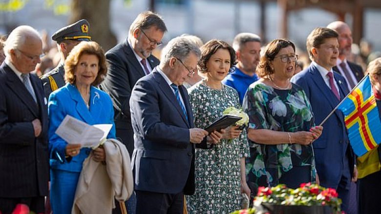 Presidenti finlandez dhe mbreti suedez largohen nga një ceremoni – spekulime nëse “nxitimi” ishte i lidhur me stërvitjet e marinës ruse në rajon