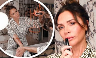 Victoria Beckham tregon bukurinë e saj rrezatuese me një palë pizhame ndërsa promovon produktin e saj të ri kozmetik