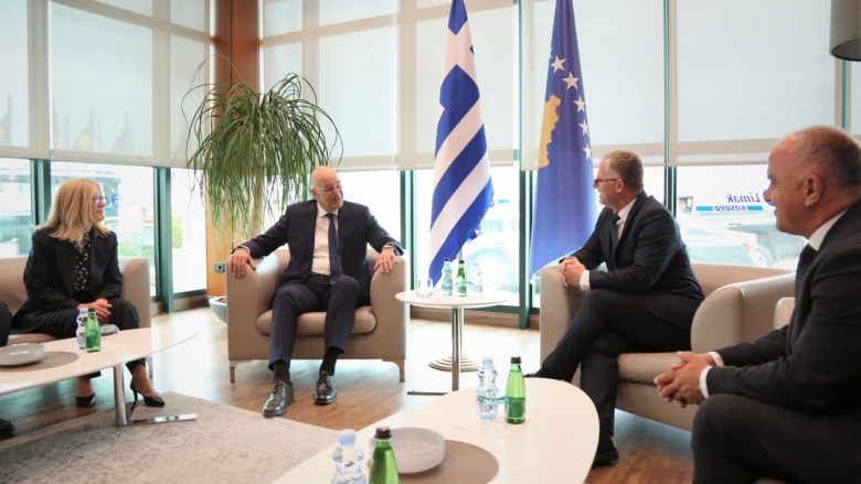 Bislimi priti shefin e diplomacisë greke, biseduan për intergrimin evropian të Kosovës