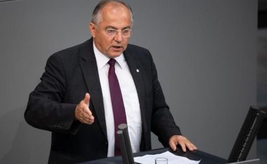 Deputeti i Bundestagut, Juratoviq: Ka ardhur momenti që Vuçiq t’ia kthejë shpinën Rusisë