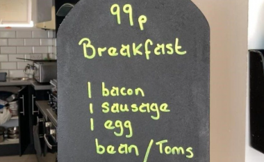 Gjesti emocionues, një lokal në Britani ofron mëngjesin për rreth 1.12 euro