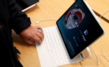 Apple planifikon ta bëjë iPad-in më shumë si një laptop dhe më pak si një telefon