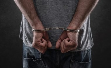Arrestohet 36-vjeçari në Gjilan, ia mori paratë një personi dhe nuk ia çoi veturën sipas marrëveshjes