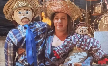 Gruaja e cila u martua me një kukull thotë se tani ka bërë një fëmijë me të